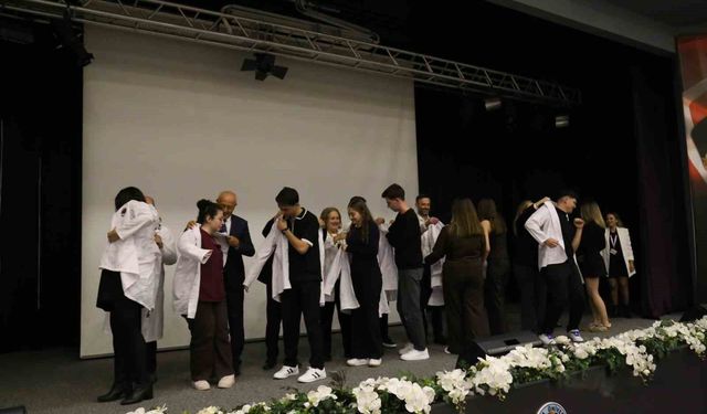 Avrasya Üniversitesi Sağlık Bilimleri Fakültesinde beyaz önlük heyecanı