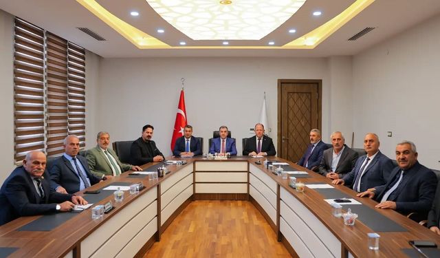 Bayburt'ta kamu yatırımları ve köylerin ihtiyaçları toplantıda görüşüldü
