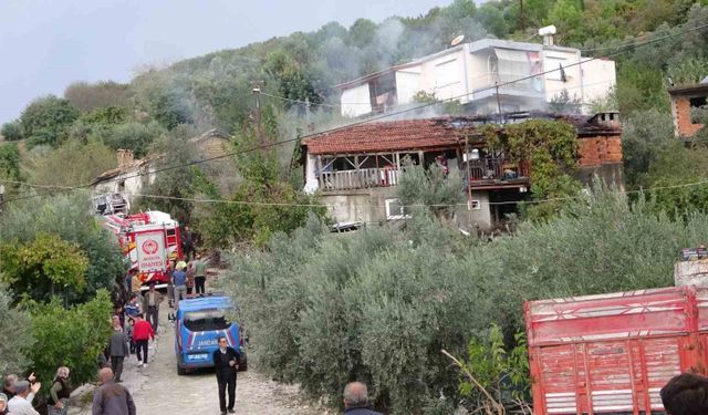 Benzin ile ocakta odun yakmak isterken evi yaktı