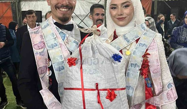 Giresun'da düğünde altın yerine bir çuval fındık taktılar