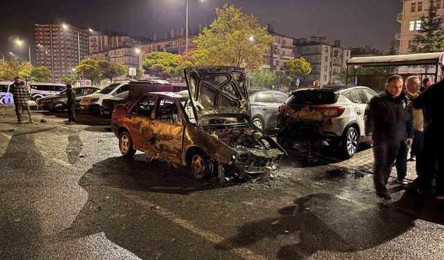 Kayseri'de kaza yapan otomobil alev aldı, park halindeki 3 araç zarar gördü: 1 yaralı