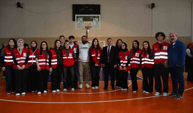 Lise öğrencilerinin desteğiyle 235 ünite kan toplandı