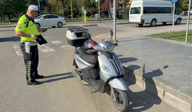 Motosiklet devrildi, sürücü yaralandı
