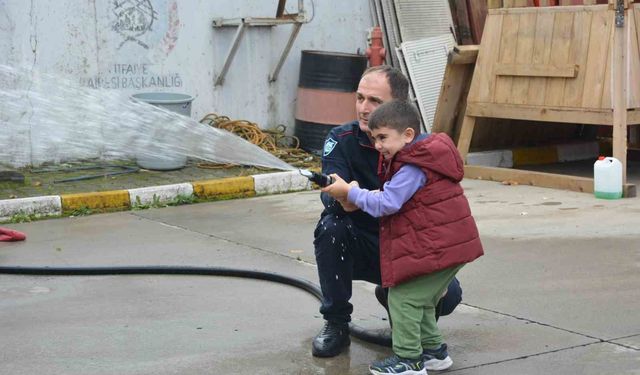 Ordu'da minikler itfaiyecilik mesleğini uygulamalı olarak öğrendi