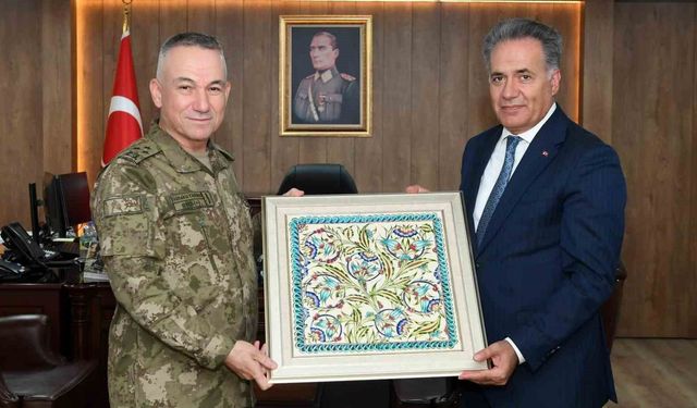 Rektör Akpolat'tan 2.Ordu Komutanı Gültekin Yaralı'ya ziyaret