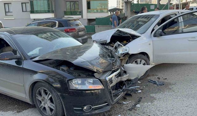 Samsun'da otomobiller çarpıştı: 3 yaralı