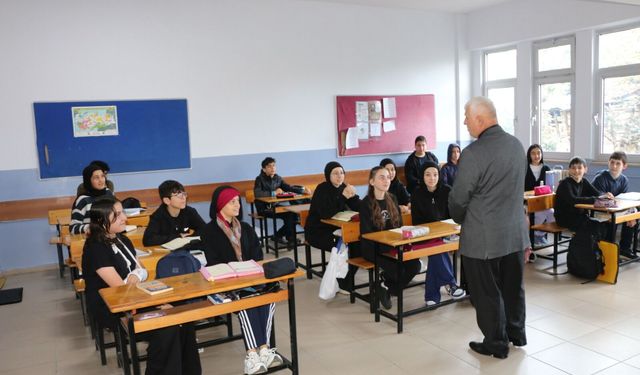 Kabahasanoğlu Fatih Sultan Mehmet Ortaokulu’nda Öğrencilerle Buluştu