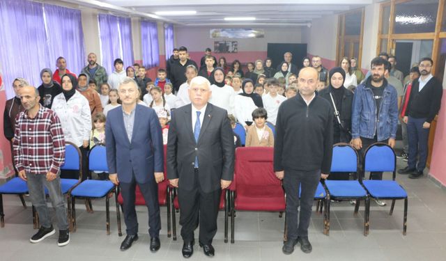Of'ta Cumhuriyet Coşkusu! Öğrencilerden Renkli Gösteriler