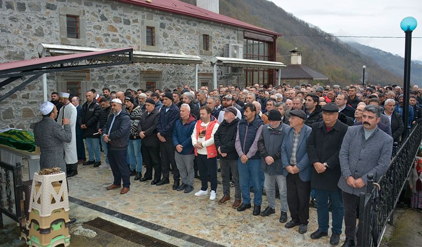 Emekli ambulans şoförü Mustafa Ayaz ebediyete uğurlandı