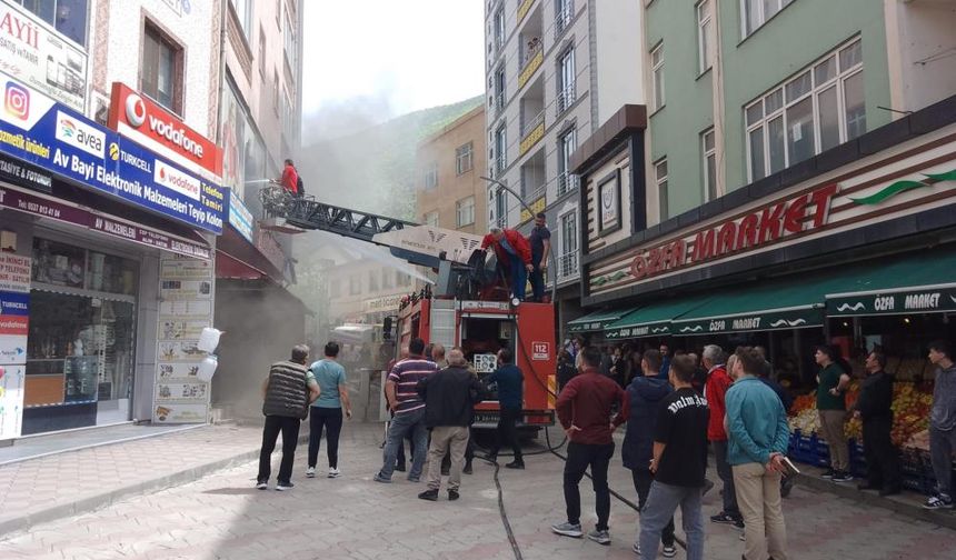 Gümüşhane'nin İlçesi Torul'da Bir Mağaza Alev Aldı