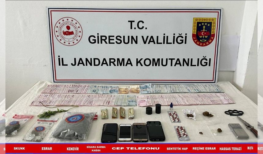 "Giresun'da KOM Operasyonu: Çok Sayıda Uyuşturucu ve Malzeme Ele Geçirildi"