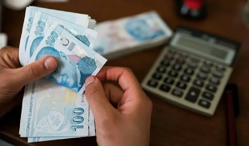 Seyyanen Zam Umudu Azaldı: Özgür Erdursun’dan Emekliye Kötü Haber!