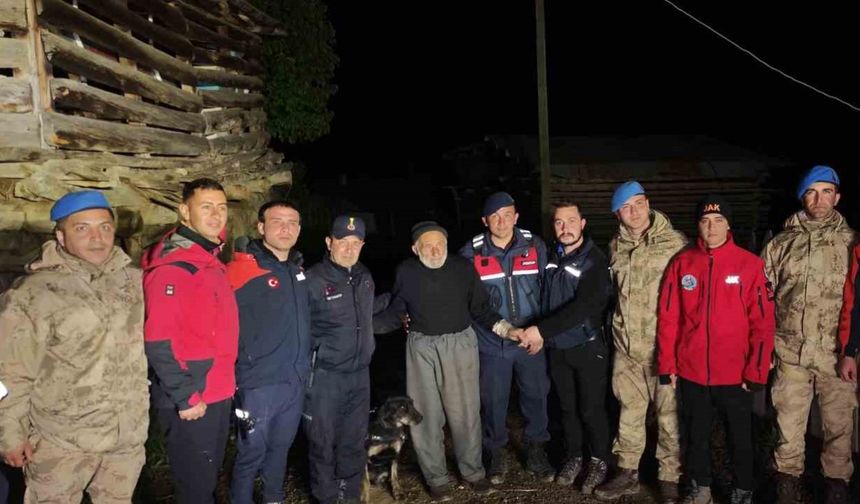 Artvin’de kayıp yaşlı adam sağ olarak bulundu