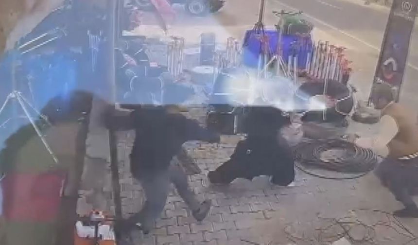 Gümüşhane'de B*çaklı saldırgana müdahale edip kadını kurtardı