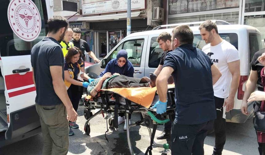 Bafra’da feci kaza: Forkliftin bıçağına çarpan motosiklet sürücüsü ağır yaralandı
