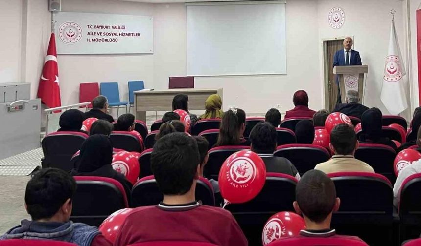 Bayburt’ta öğrencilere sosyal hizmetler tanıtıldı