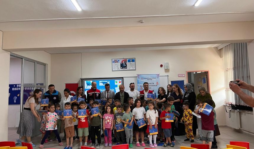 Minikler Karadeniz’in Balıklarını Boyayarak Tanıyor