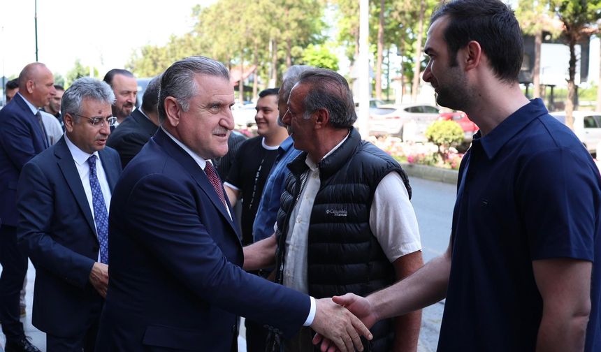 Bakan Osman Aşkın Bak Rize’de Bayram Coşkusuna Katıldı: “Türkiye Birlik İçinde Güçlü Yürüyor”