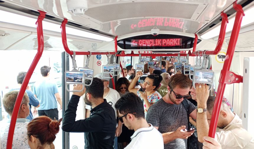 Samsun Tramvaylarında Klima Krizi! Yolcu Çözüm Bekliyor