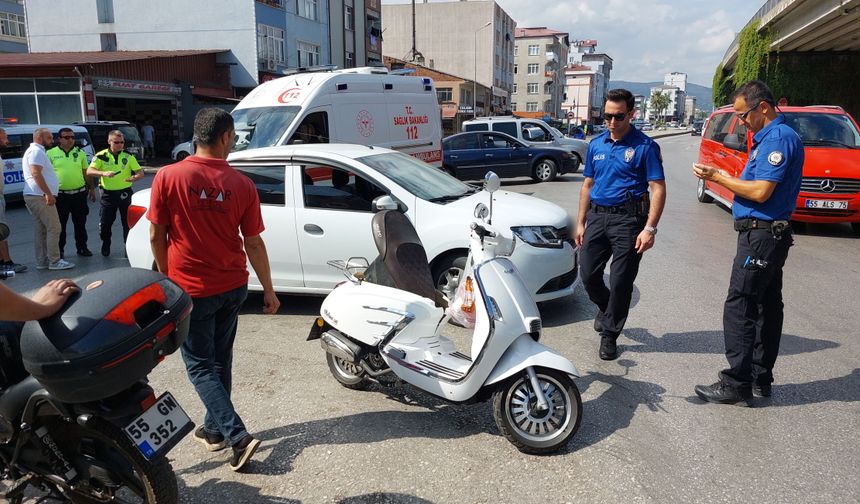 Otomobil ile Motosiklet Çarpıştı: 1 Yaralı