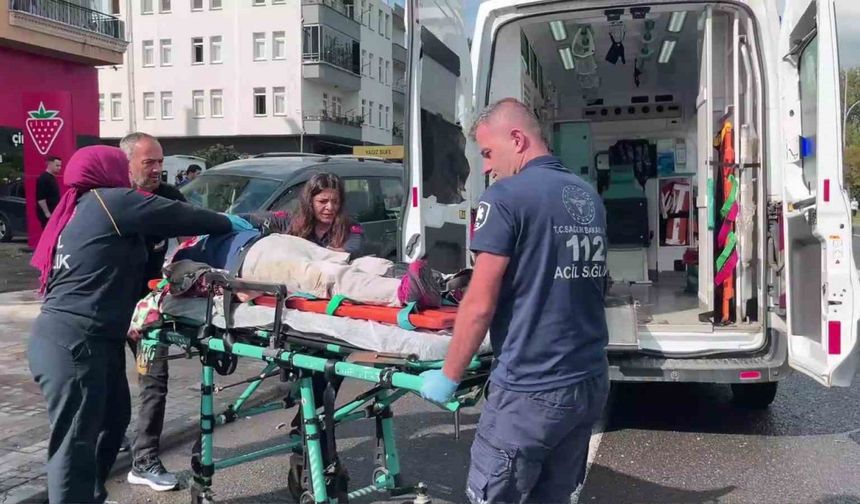 Ordu’da kaldırımda bekleyen yaşlı kadına hafif ticari araç çarptı