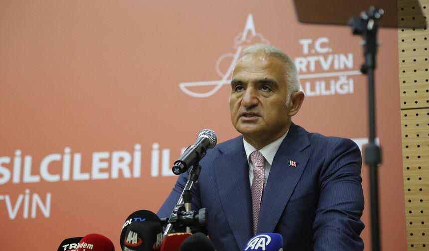 Turizmde 2025 Hedefi Tutuyor! Bakan Ersoy Rakamları Açıkladı