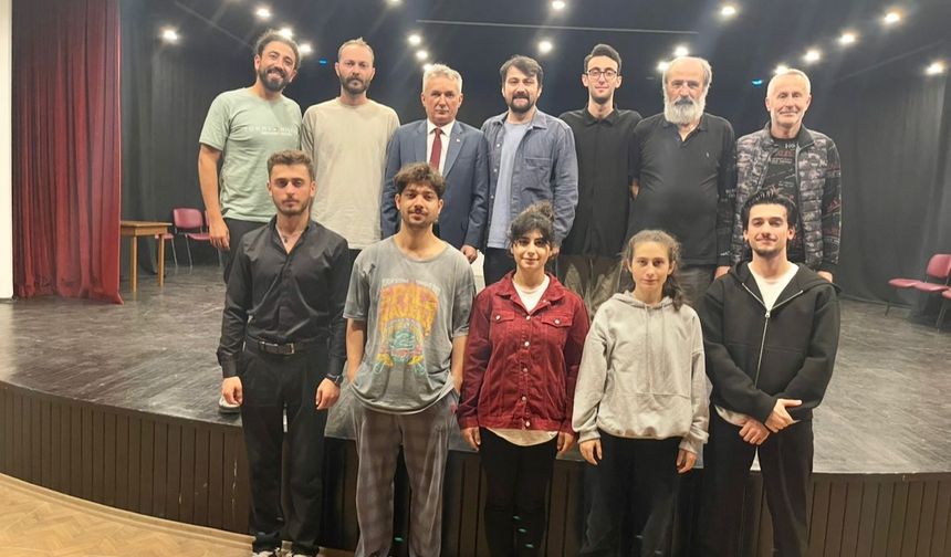 Akçaabat'ta Tiyatroya ve Genç Sanatçılara Tam Destek