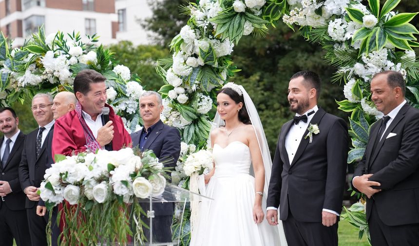 Yomra’nın efsane belediye başkanı İbrahim Sağıroğlu’nun oğlu Samet iş insanı Sinem ile hayatını birleştirdi