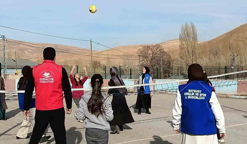 Bayburt Gençlik Merkezi Kırkpınar köyünde öğrencilerle bir araya geldi