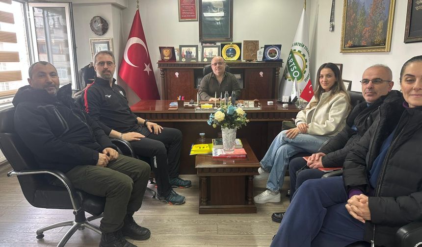 Artvinspor Kulübü Başkanı Yıldırım, alt yapı antrenörleriyle bir araya geldi