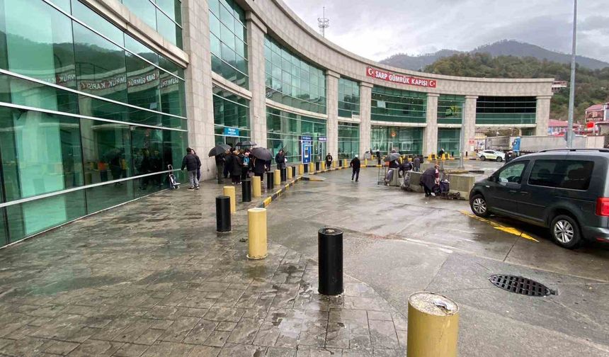 Gürcistan'a gidebilmek için sadece kimlik ve pasaport artık yeterli olmayacak