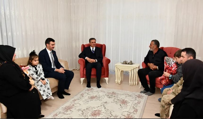 Gümüşhane Valisi Aydın Baruş, Şehit Burak Tok’un Ailesini Ziyaret Etti