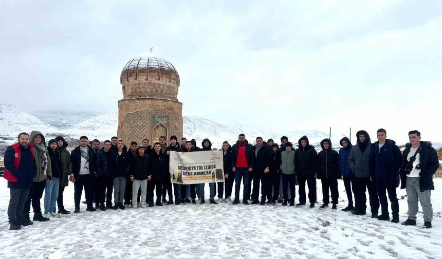 Bayburtlu gençler kültür gezisini tamamladı