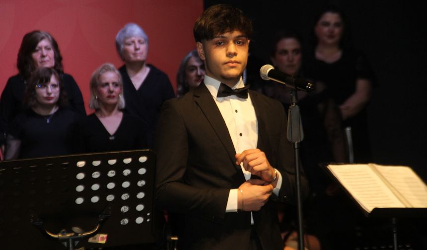 Trabzon’da Sanat Dolu Gece: TMHOYDER Korosu Ayakta Alkışlandı