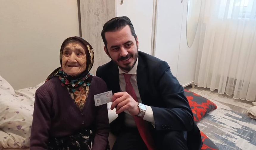 121 yaşındaki Saadet teyzenin Recep Tayyip Erdoğan isteği yerine getirildi
