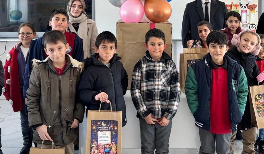 Bayburt'ta on beşi geleneği iki okulun öğrencilerini buluşturdu