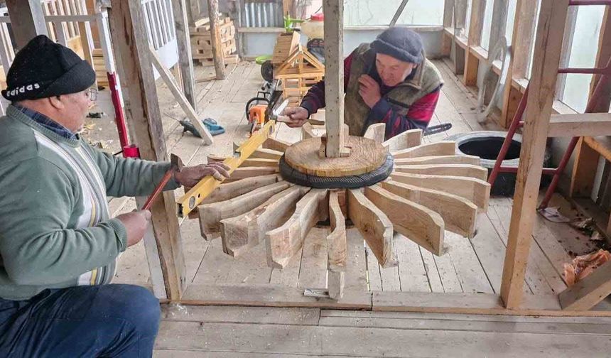 Değirmenlerin dönmesi onun ellerinde