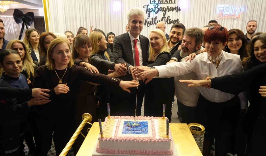 Samsun'da sağlık çalışanları Tıp Bayramı'nı kutladı