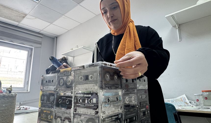 Eski Kasetler Lamba Oldu: Görenler Gözlerine İnanamadı!