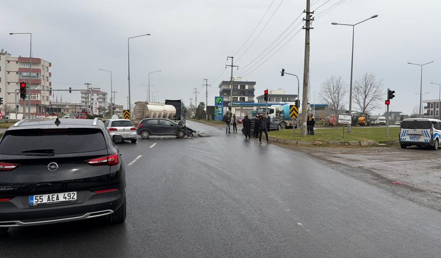Samsun'da iki aracın çarpıştığı kazada 2 kişi yaralandı