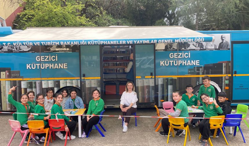 Yağlıdere'de gezici kütüphane öğrencileri kitapla buluşturdu