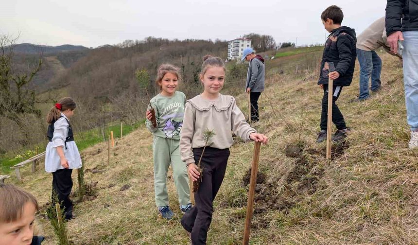 Köylerine hatıra ormanı kazandırdılar