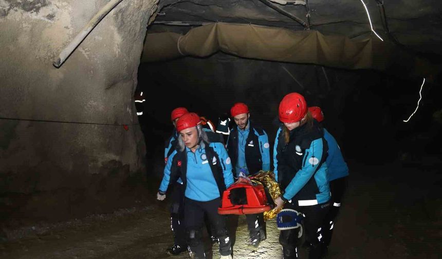 Maden ocağındaki göçük tatbikatı gerçeği aratmadı