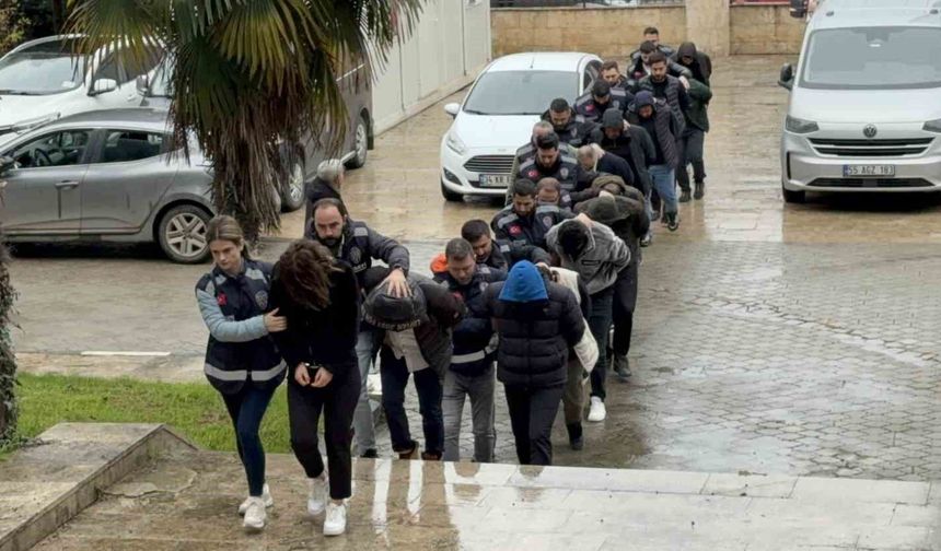 Milyonluk araç vurgunu operasyonunda yakalanan 30 kişiden 13'ü adliyeye sevk edildi