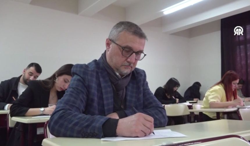 Emekli işçi üniversite hayaline 62 yaşında kavuştu