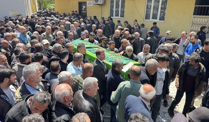 Artvin'de çığ altında kalan çobanın cenazesi defnedildi
