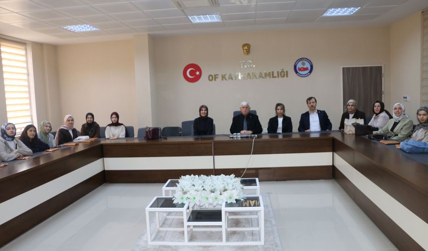 Kahramanmaraşlı öğrencilerden Of Milli Eğitim Müdürü Kabahasanoğlu'na ziyaret