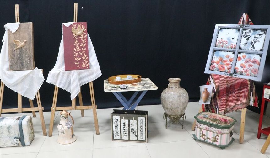 Rize'de geri dönüşüm temalı 'Başkalaşım' sergisi açıldı