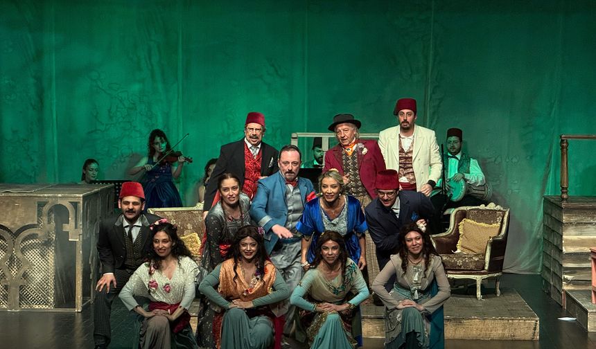 Trabzon'da '26. Uluslararası Karadeniz Tiyatro Festivali' iki oyunla devam etti