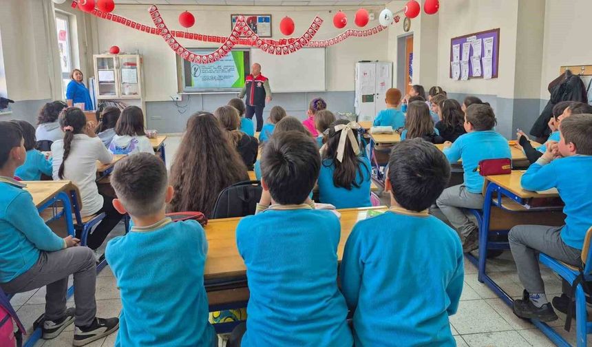 Bayburt'ta öğrencilere gıda güvenilirliği ve su verimliliği anlatıldı
